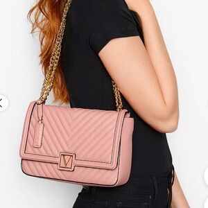 Victoria Secret purse has thick gold chain shoulder strap, magnetic snap pinkish